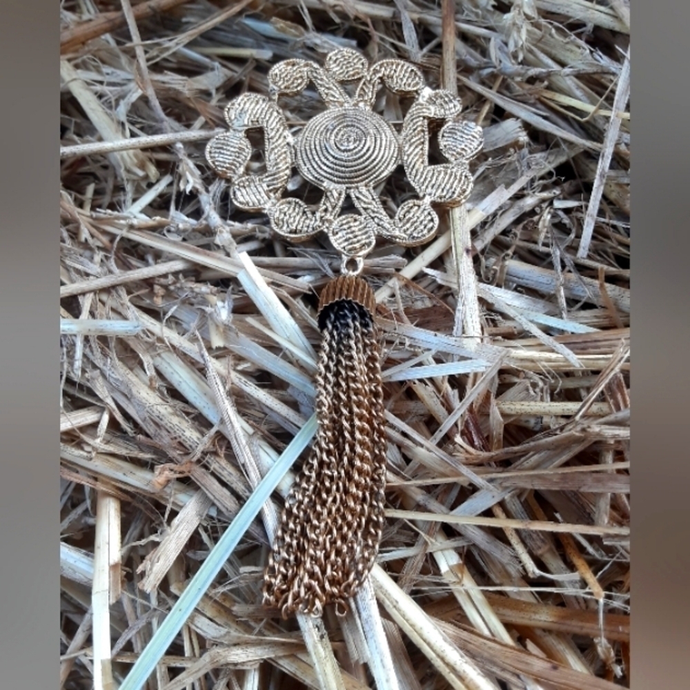 Large Gold Tone Rope Design Brooch - Picture 1 of 8